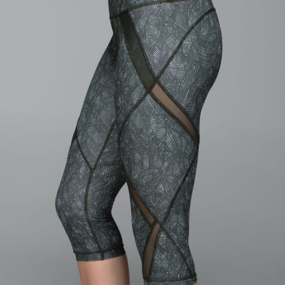 Lululemon “cool to street crop”